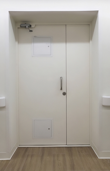 Дверь со стыковочными узлами