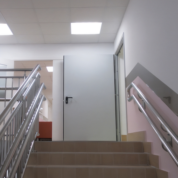 Огнезащитная дверь на этаже