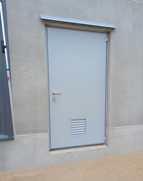 Дверь с вентиляцией