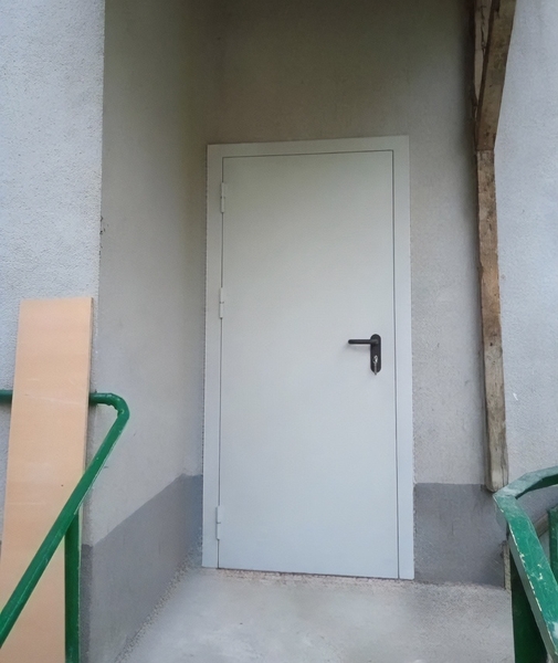 Уличная однопольная дверь EI