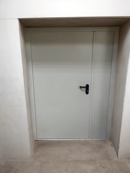 Полуторная огнеупорная дверь