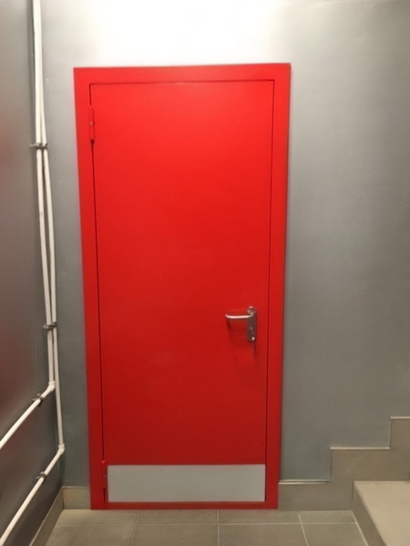 Дверь EI красного цвета
