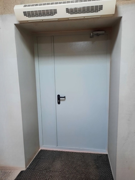 Стальная полуторная дверь EI