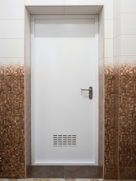 Дверь в котельной в доме Дверь в котельной в доме