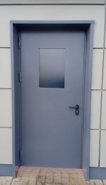 Дверь с окном